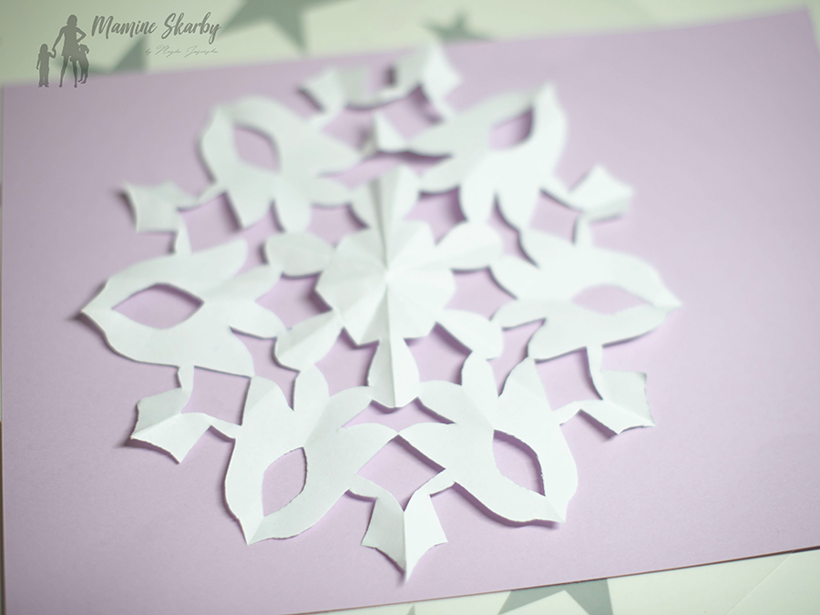 jak zrobić śnieżynki z kartki papieru